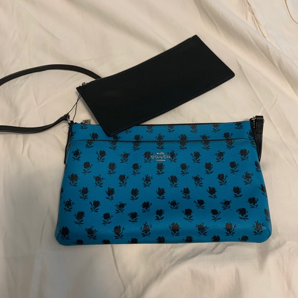 Coach east/west coated canvas crossbody &pouch - Picture 3 of 6